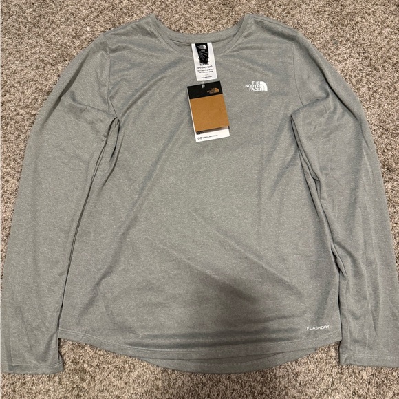 The North Face Tops - North face women’s long sleeve shirt grey medium NWT